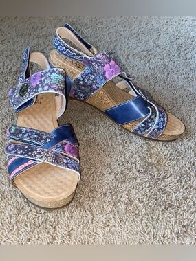 L'Artiste Rolzah Spring Step Sandals US 9.5 EU 41 Floral Strap Leather Wedge